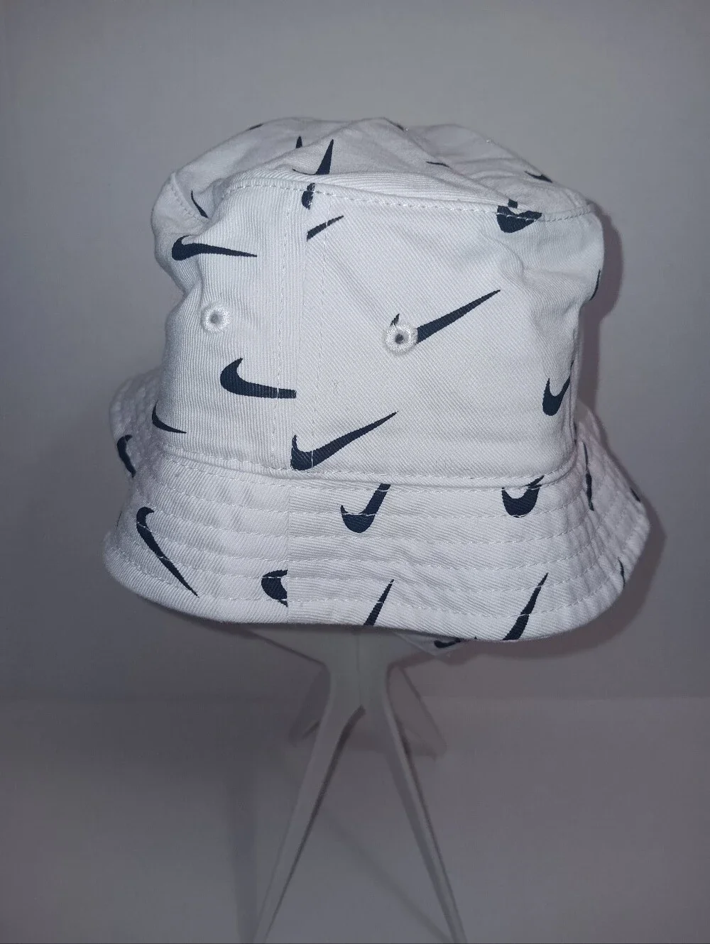 NIKE SWOOSH INFANT ADJUSTABLE CHIN STRAP COTTON BUCKET HAT